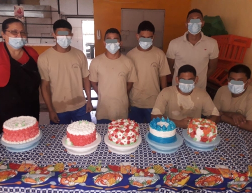 *Adolescentes chiricanos inician curso autosostenible en repostería artesanal*