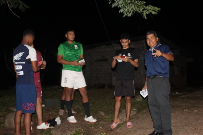 Los jóvenes exigen canchas deportivas para sus comunidades y eso es parte las propuestas del precandidato a Representante Andrés Álvarez Rueda. 